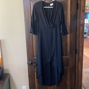 Women’s Everly black bell sleeve high/low dress Size M